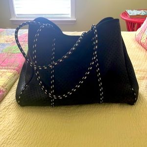 Neoprene expandable bag